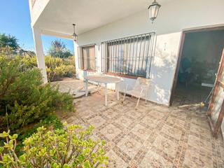 Chalet à Cabanes. Te presentamos esta casa independiente con la  tipología de edif