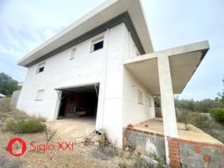 Xalet a Vilafamés. En urbanización la foia vilafamés chalet en tres plantas sin ter