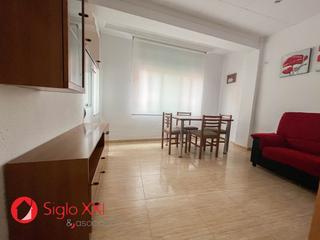 Appartement à Plaza Donoso Cortés - Avenida Magdalena. Piso en primera planta sin ascensor con tres habitaciones, un ba