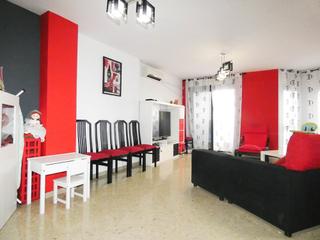 Appartement à Avenida Alemania-Italia. Piso amplio en avenida italia el cual dispone de recibidor, un g