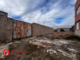 Residential Plot in El Pilar. Suelo industrial en zona carrer riu, con acceso desde esa misma