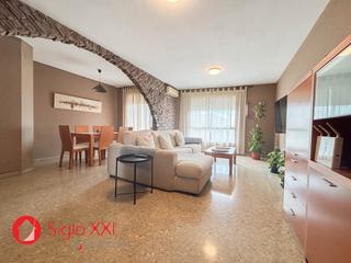 Appartement à El Grao. Este espacioso y luminoso piso, situado en una excelente ubicaci