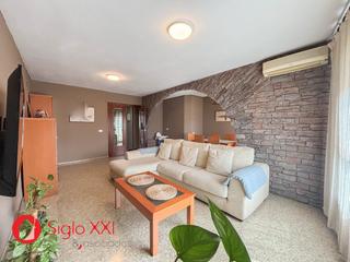 Appartement à El Grao. Este espacioso y luminoso piso, situado en una excelente ubicaci