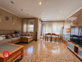 Appartement à El Pilar. Piso amplio y luminoso de 120m con excelentes prestacioneseste a