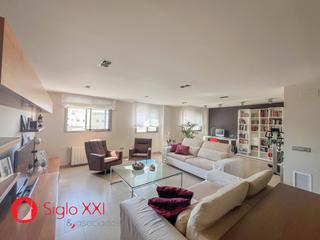 Pis a Piscinas. Exclusiva vivienda de 3 dormitorios dobles con acabados premium.