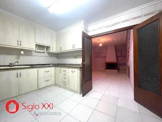 Casa a Centro. Si estas buscando una casa en una buena zona de almazora, pero a