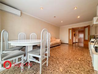 Flat in Ensanche - Parque del Oeste. Piso de 4 habitaciones en zona muy bien comunicadavivienda ampli