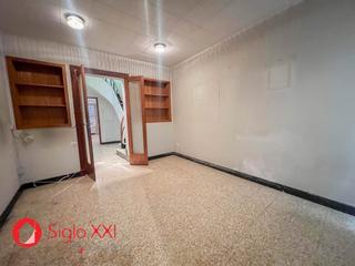 Casa in Centro. Casa de tres plantas con terraza y garaje en vilarealse vende am