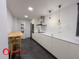 Piso en Piscinas. Este bonito piso en vilareal destaca por su reforma integral, of