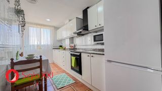 Piso en Avenida Alemania-Italia. Descubre este luminoso y amplio piso de 4 habitaciones y 2 baños