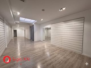 Local Comercial en Centro. En pleno centro de vilareal se encuentra este local tipo casa, u