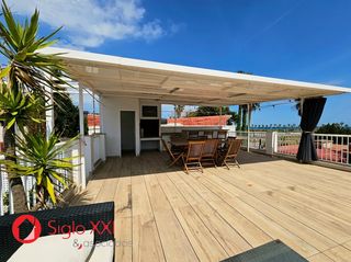 Xalet a Playa. Presentamos este acogedor chalet unifamiliar de dos plantas en p