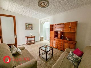 Haus in Llombai. Se vende casa pareada en burriana, ubicada en una zona residenci