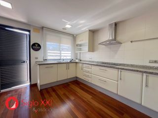 Affitto Casa a schiera in Casco Antiguo-Darremur. Este acogedor adosado en almazora ofrece una distribución cómoda