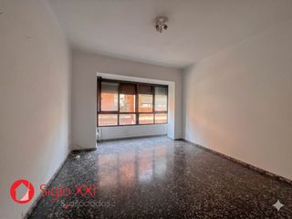 Pis a Centro. Te presentamos este piso  en segunda planta sin ascensor, con un