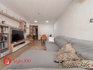 Pis a Madrigal. Piso de tres habitaciones con balcón y espacios luminosos.acoged