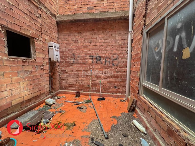 Foto 2d9d41fa-7205-4d02-b253-efe38736cc34. Edificio  en venta con grandes posibilidades de inversión, compuesto por cuatro plantas, amplia terraza superior y una cochera con en Vall d´Uixó (la)