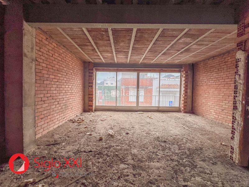 Foto 2e68e4e2-e15a-4417-bf1c-5aaf5dd804ce. Edificio  en venta con grandes posibilidades de inversión, compuesto por cuatro plantas, amplia terraza superior y una cochera con en Vall d´Uixó (la)