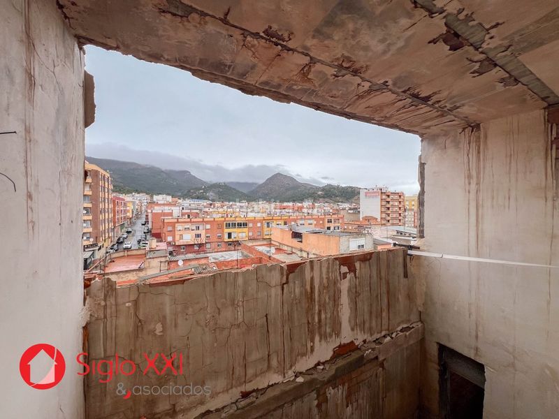 Foto 3d1c86c5-299f-4ab4-a815-4e78fa1e2708. Edificio  en venta con grandes posibilidades de inversión, compuesto por cuatro plantas, amplia terraza superior y una cochera con en Vall d´Uixó (la)