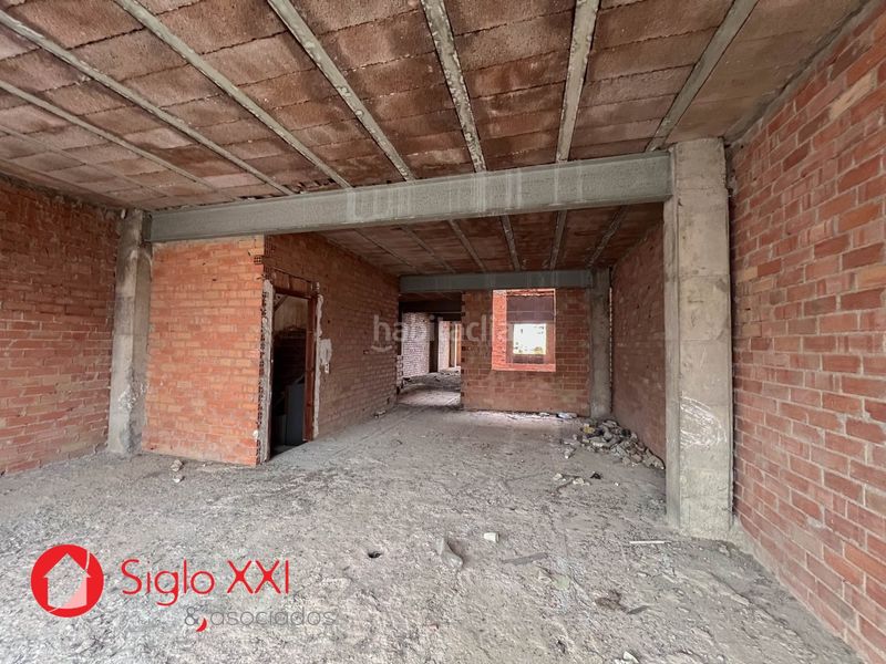 Foto 3f86faf9-f605-4dd0-bd61-b4dbefc57da0. Edificio  en venta con grandes posibilidades de inversión, compuesto por cuatro plantas, amplia terraza superior y una cochera con en Vall d´Uixó (la)