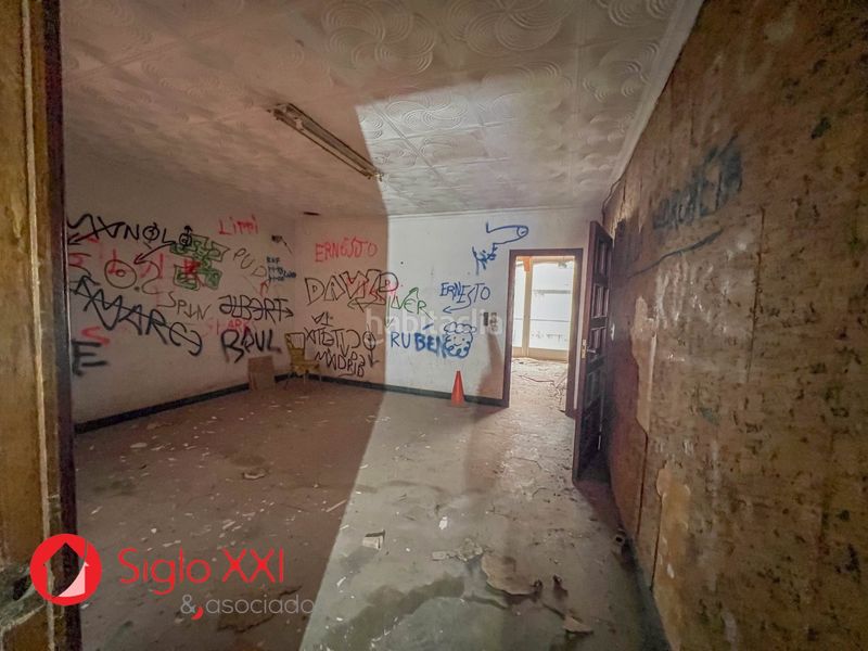 Foto 79dcad5e-f4a4-410c-8360-cecd2a57b112. Edificio  en venta con grandes posibilidades de inversión, compuesto por cuatro plantas, amplia terraza superior y una cochera con en Vall d´Uixó (la)