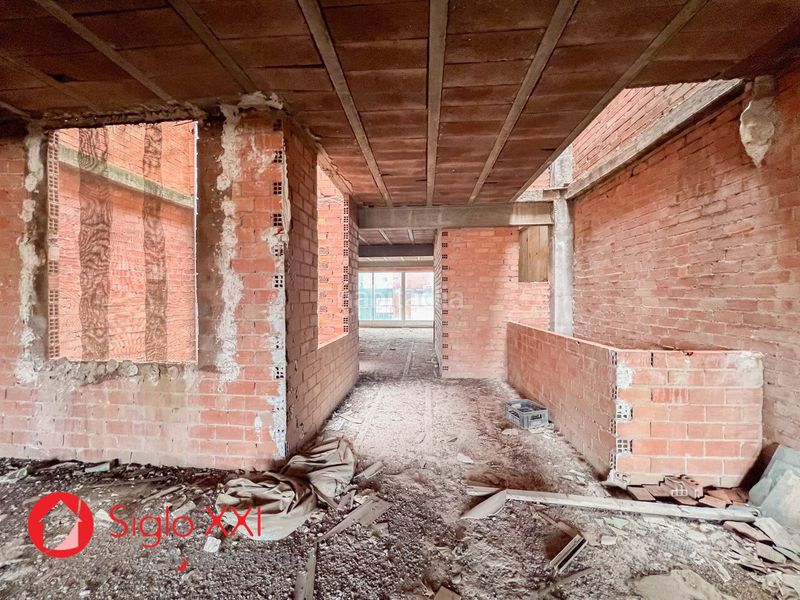 Foto 9b9f0057-ead5-466c-a0f4-c296b90e1946. Edificio  en venta con grandes posibilidades de inversión, compuesto por cuatro plantas, amplia terraza superior y una cochera con en Vall d´Uixó (la)