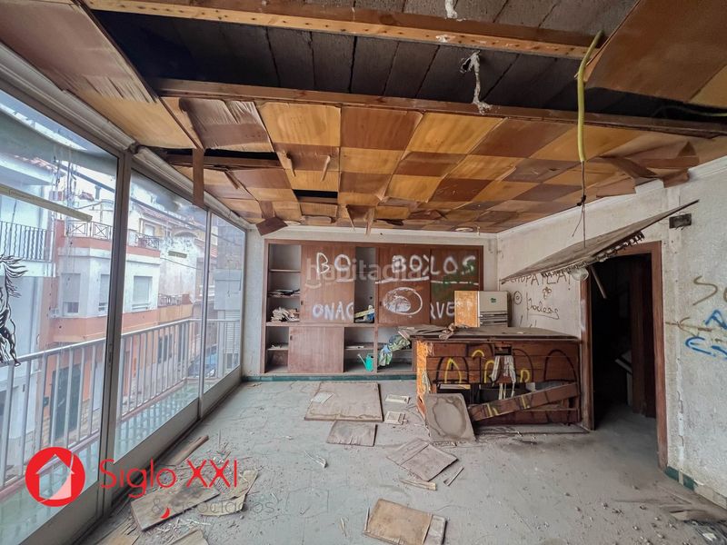Foto cb7538c8-123b-400a-a9ac-78698e356859. Edificio  en venta con grandes posibilidades de inversión, compuesto por cuatro plantas, amplia terraza superior y una cochera con en Vall d´Uixó (la)