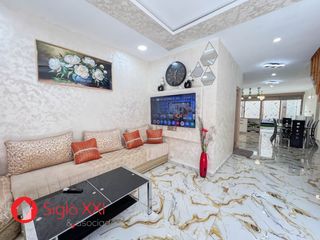 Casa a Madrigal. Casa lista para entrar a vivir, con espacios amplios y una distr