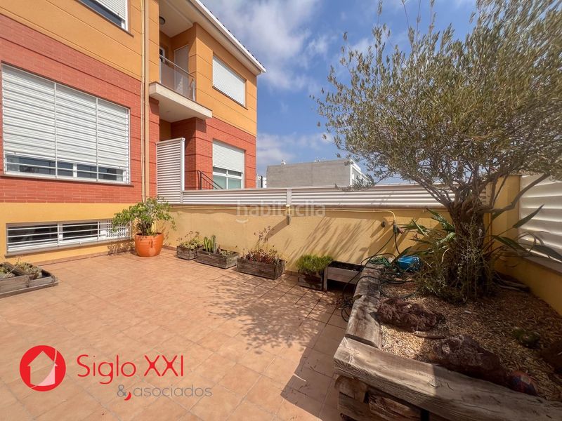 Foto b783f84c-fd7f-4310-99cb-2b02b7cff33a. Casa adossada amb calefacció aparcament a Centro Almazora / Almassora