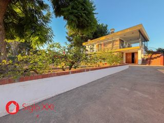 Chalet in Santa Quiteria - Les Boqueres. Este chalet ubicado en almazora, partida boverot, ofrece una viv
