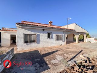 Chalet à Carlet. Chalet en carlet con amplia parcela de 1.995 m y gran potencial