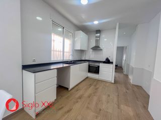 Flat in El Pilar. Planta baja completamente actualizada, con una distribución cómo