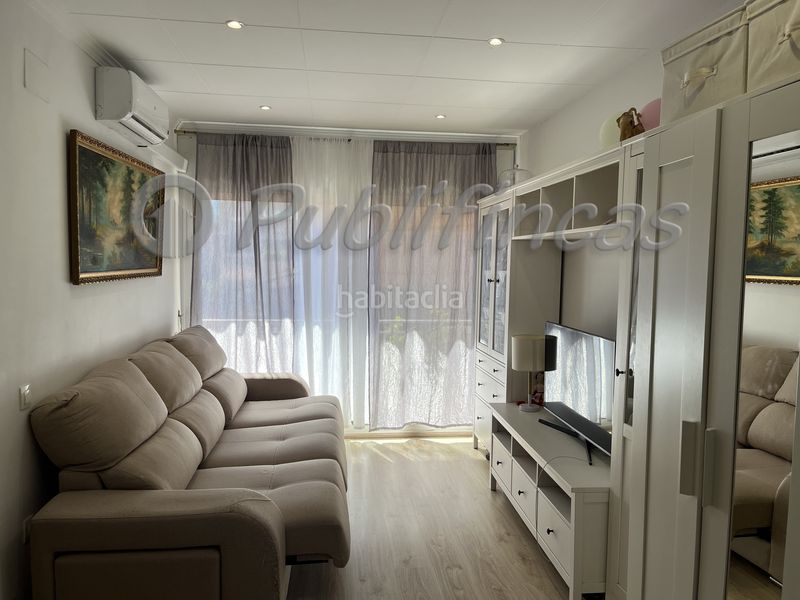 Foto 43488389-bd52-4301-ad47-286497193ef8. Casa adossada amb calefacció aparcament a Llefià Badalona
