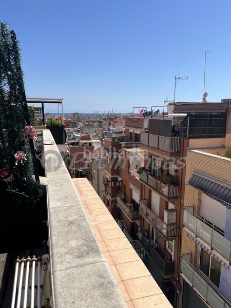 Foto 5b7f6ba6-6295-4de8-bb61-3d6a2b96f7de. Casa adossada amb calefacció aparcament a Llefià Badalona