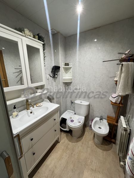 Foto bdd6ef4f-4a57-4e82-b4ae-9798b07c700b. Casa adossada amb calefacció aparcament a Llefià Badalona