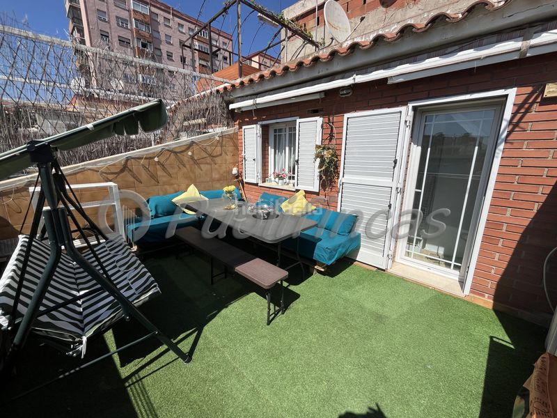 Foto c49d0c34-2a15-482b-8d8d-984c8ebb43e5. Casa adossada amb calefacció aparcament a Llefià Badalona