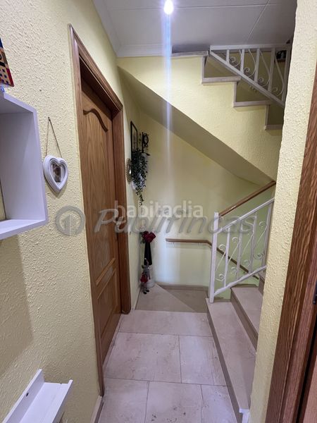 Foto da0a4f2c-1aca-4c9f-bcd1-47d3dc0ef199. Casa adossada amb calefacció aparcament a Llefià Badalona