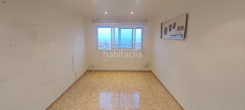 Foto d885b063-57a4-479d-9fc6-6f0daa638cf7. Pis a Llefià Badalona