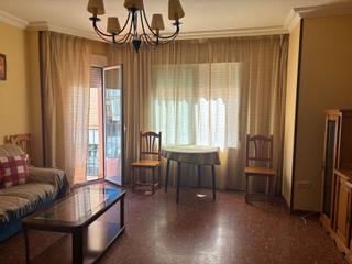 Appartement à Cabra. Piso en pleno centro exterior