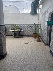 Casa in Cabra. Casa barriada