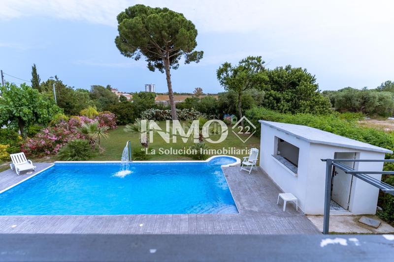 Foto ec1bd9be-2da9-4896-b25e-06ca68f8dad3. Casa impresionante villa privada a metros de cambrils con piscina privada, apartamento privado y terreno de casi 1700m2 a 1 km del mar. en Vinyols i els Arcs