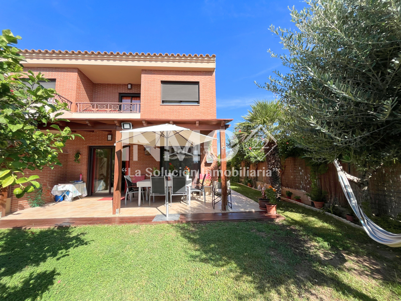 Foto 71cfde4d-2024-4d62-b064-5c29b1e4e287. Casa  seminueva en la llosa, amueblada, con garaje y jardín privado y con piscina comunitaria en Cambrils