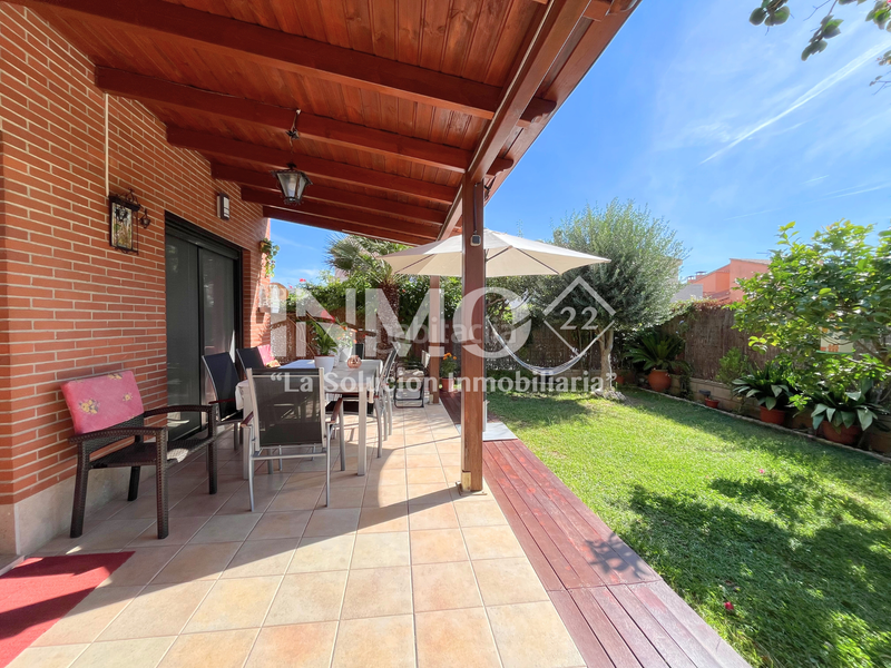 Foto 8c93e422-a0fe-4b5c-977c-5b8bb828eb3e. Casa  seminueva en la llosa, amueblada, con garaje y jardín privado y con piscina comunitaria en Cambrils