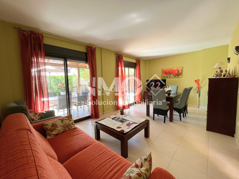 Foto d934d574-e84d-4c3f-beba-9d1601f9e07f. Casa  seminueva en la llosa, amueblada, con garaje y jardín privado y con piscina comunitaria en Cambrils