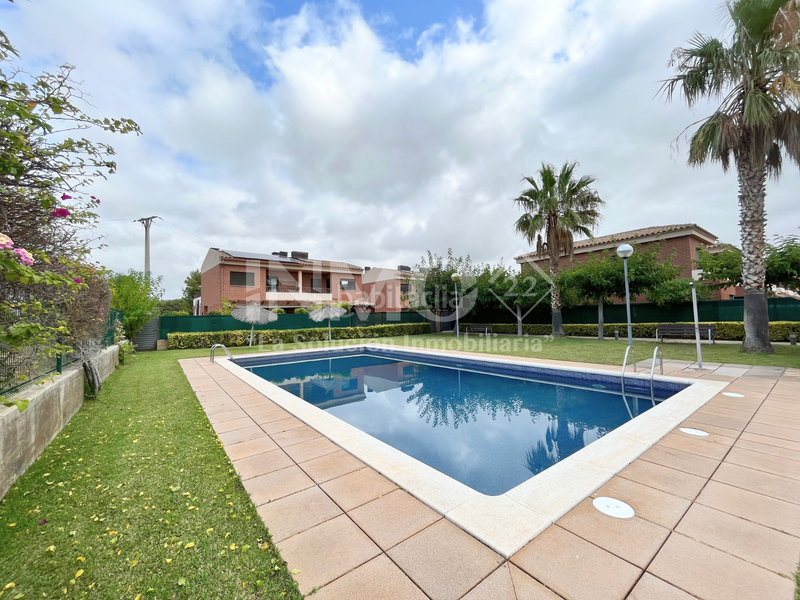 Foto ec3ee69a-74dd-4044-8563-6ef225b3373b. Casa  seminueva en la llosa, amueblada, con garaje y jardín privado y con piscina comunitaria en Cambrils