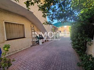 Apartament  Carrer francisco de miranda. Apartamento con patio privado y aparcamiento en la zona de la ll