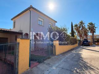Haus  Carrer de mossèn cinto verdaguer. Casa adosada con piscina comunitaria
