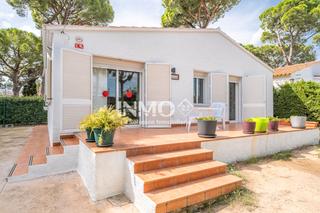 House  Carrer de les filadores. Casa individual en perfecto estado con gran parcela con barbacoa