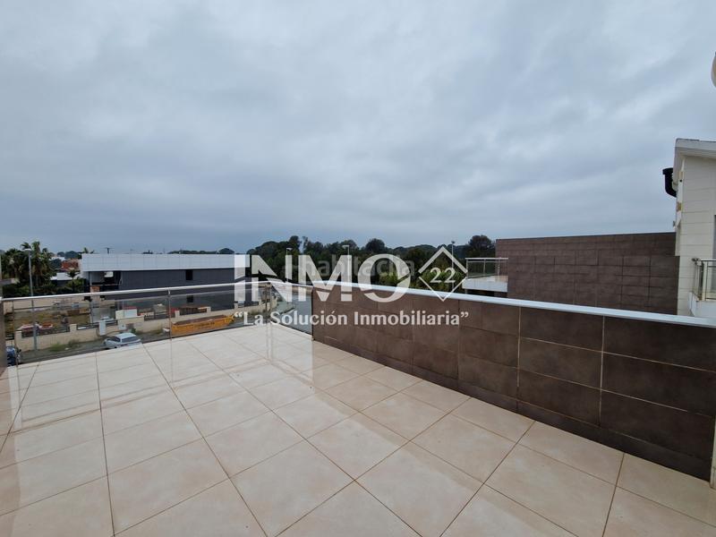 Foto 2019c897-7c51-4746-8ef4-81ae0afe8d85. Casa aparellada amb aparcament piscina a El Dorado Platja Cambrils