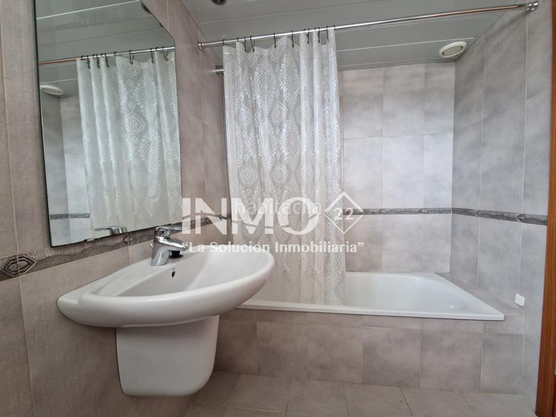 Foto 288ae394-f0c0-46b3-83b5-d5ee792eee88. Casa aparellada amb aparcament piscina a El Dorado Platja Cambrils